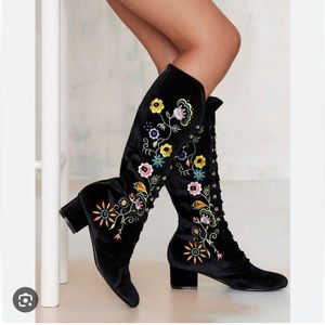 Size 7 Jeffrey Campbell mirabeau embroidered black velvet boots.